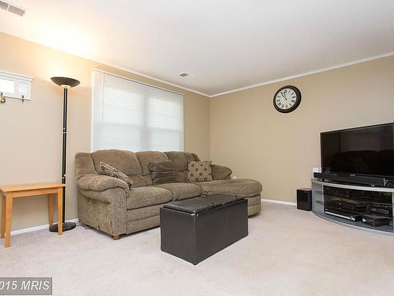 ~Large Bright Family Room~