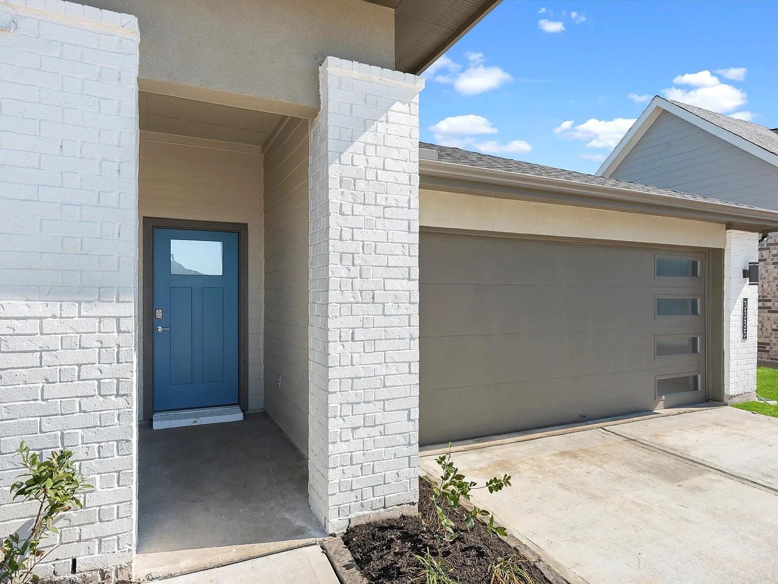 4 bed, 3.0 bath, 2041 sqft, $2,495 — Photo 2