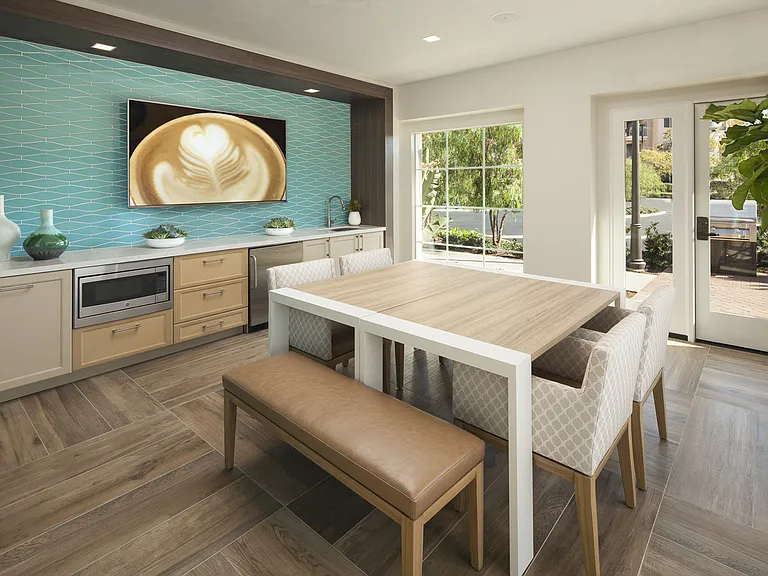 Las Flores Apartment Homes — Photo 12