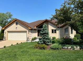 16W154 Hillside Ln, Burr Ridge, IL 60527