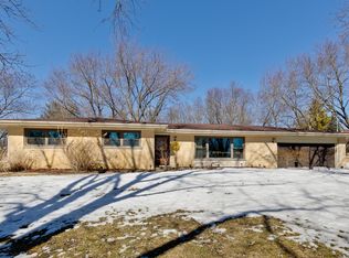 27280 W Lakeview Dr S, Lake Barrington, IL