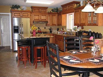 Spacious Chef's Kitchen!!
