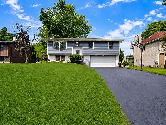 3rd image of 1947 Loganberry Ln