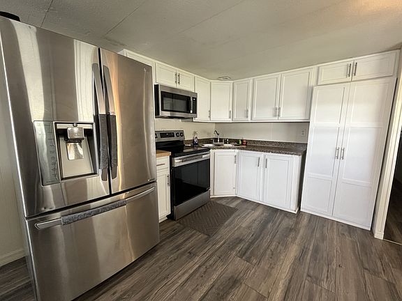 3rd image of 28 Stephens Ave