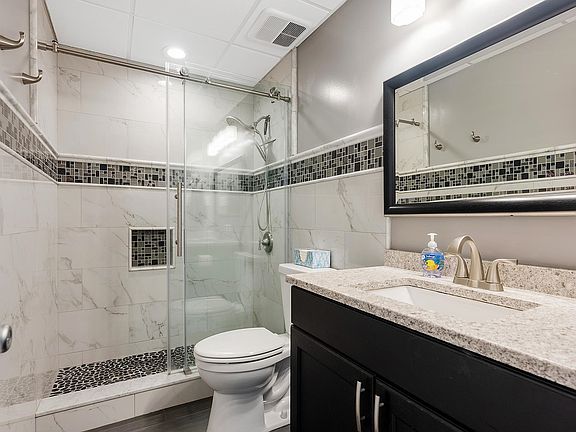 3rd image of 500 Kennedy Dr Penthouse 713