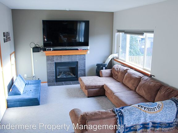 5th image of 7037 Whistle Ln NE