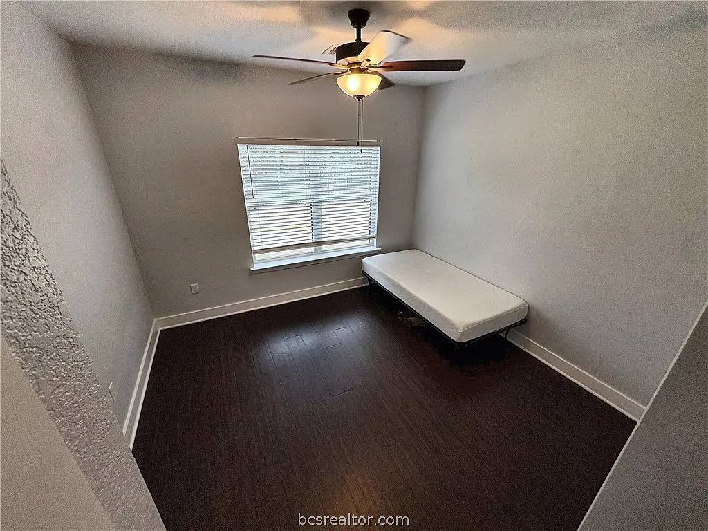 1 bed, 1.5 bath, 1864 sqft, $650 — Photo 3