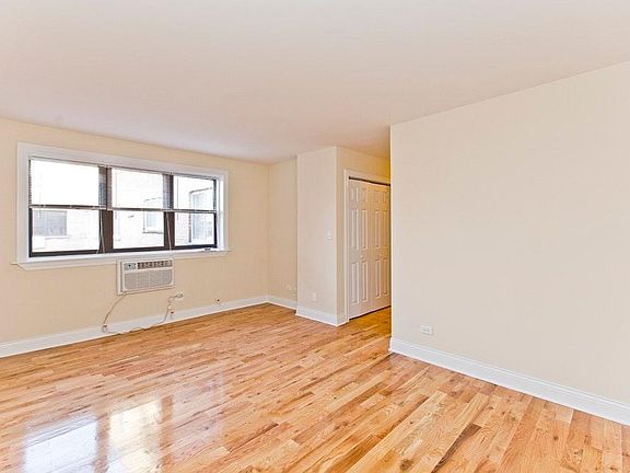 4th image of 55 W Arlington Pl #407