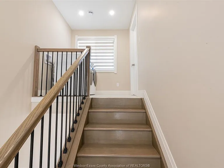 912 Hall Ave — Photo 6