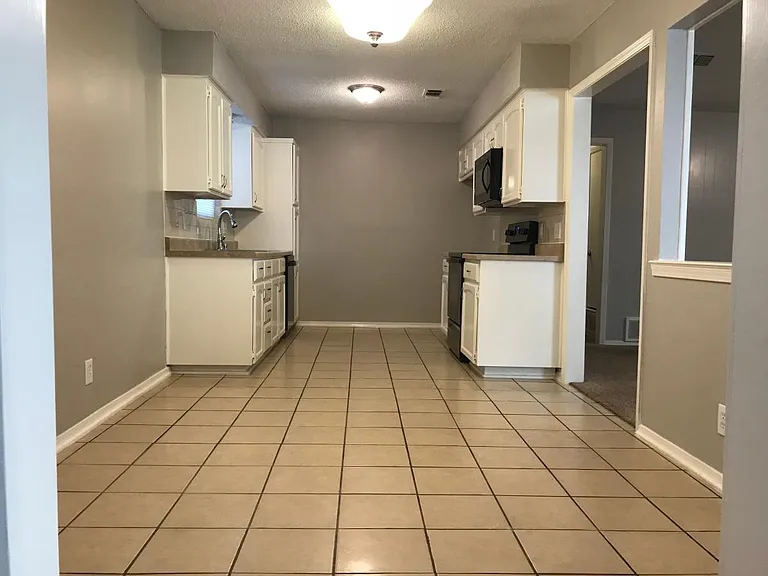 1029 Almond Dr — Photo 8