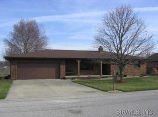 637 W 3rd St, Trenton, IL