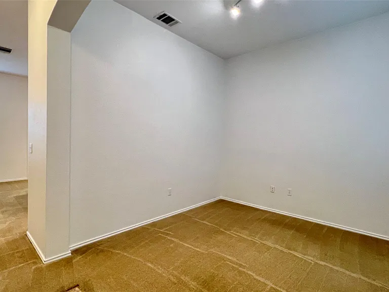 4112 Mattie St — Photo 4