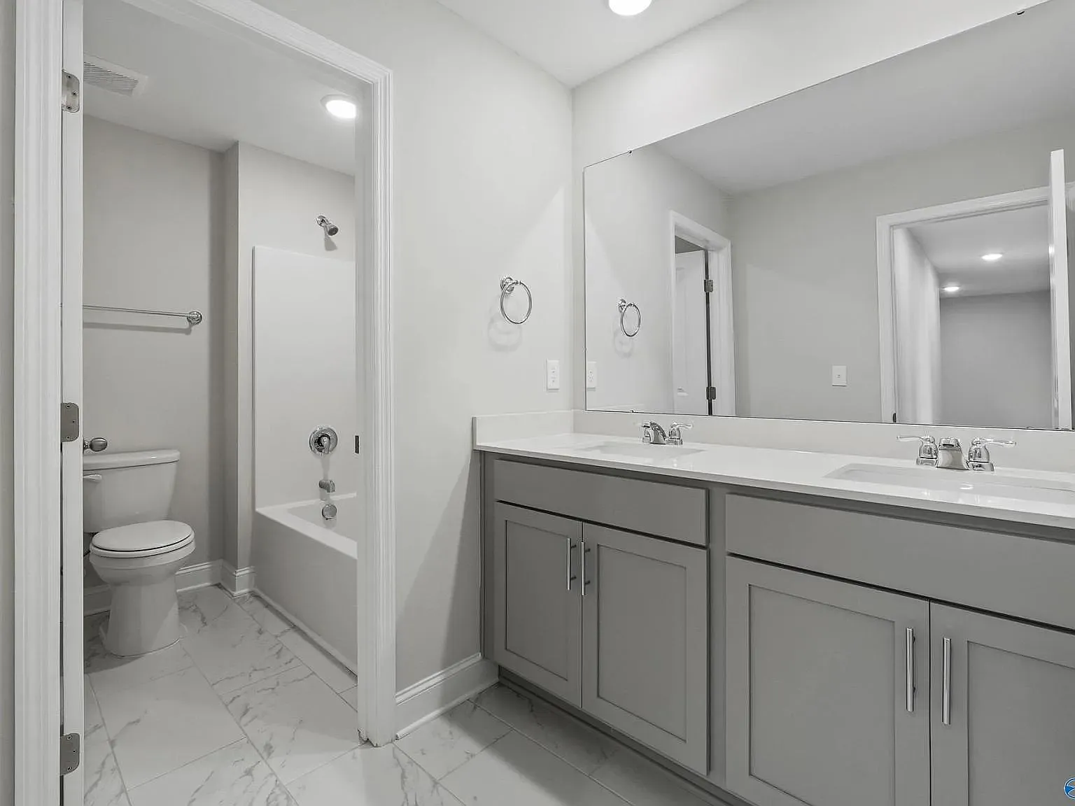 3 bed, 2.5 bath, 2198 sqft, $1,900 — Photo 2