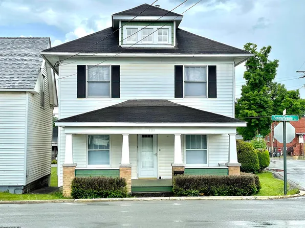 104 Pennsylvania Ave, Nutter Fort, WV 26301