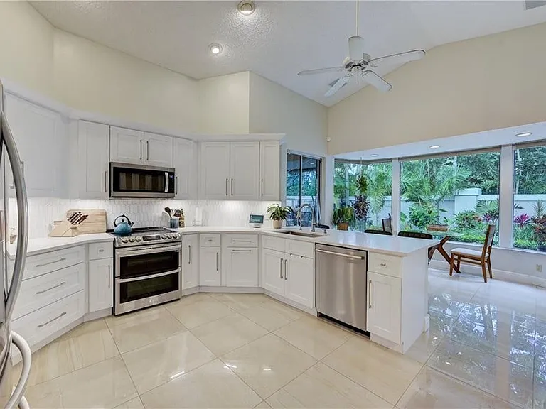 8171 Hampton Wood Dr — Photo 47