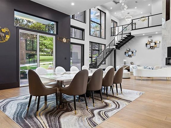 5th image of 2401 Greenglade Rd NE