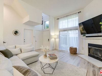 1956 S Barrington Ave, Los Angeles, CA, 90025