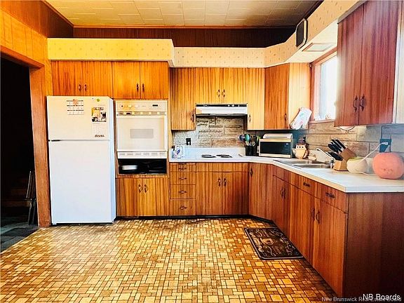 3rd image of 5 Greenbelt Ln