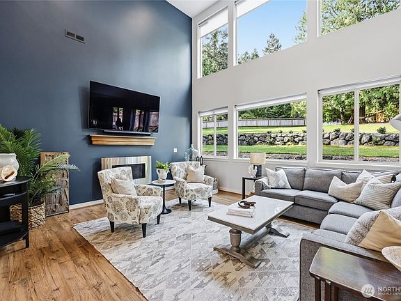 4th image of 5726 Solana Lane NE