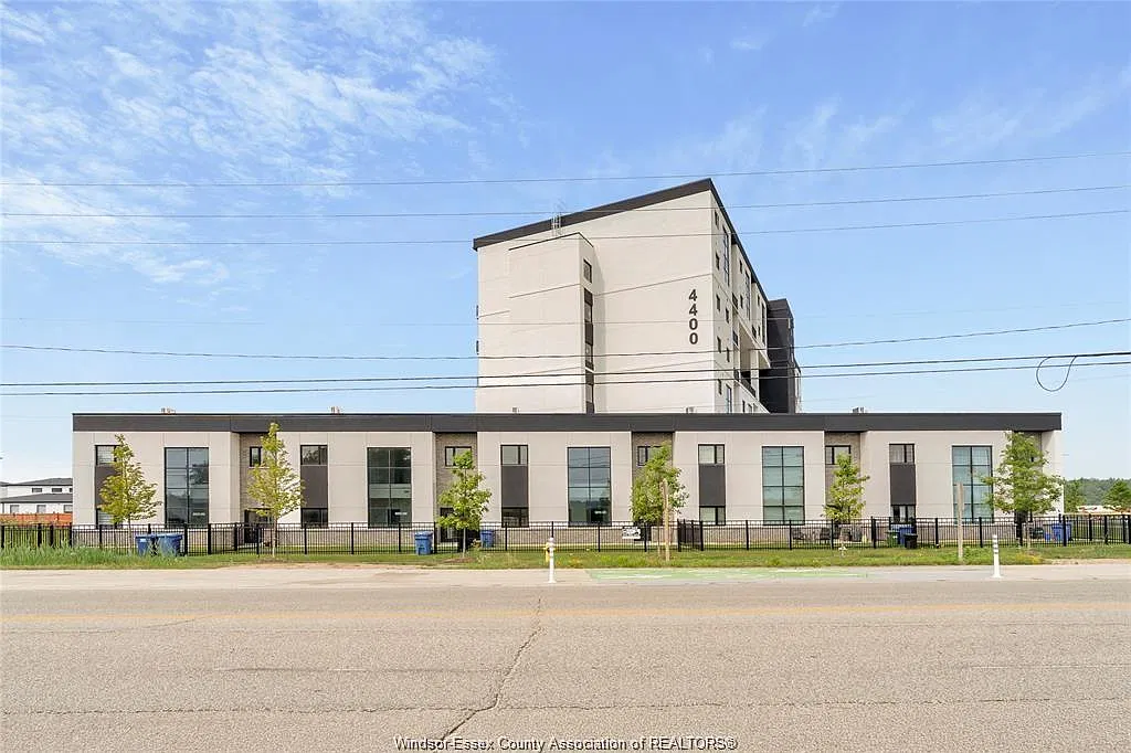 2 bed, 2.0 bath, $2,200 — Photo 2