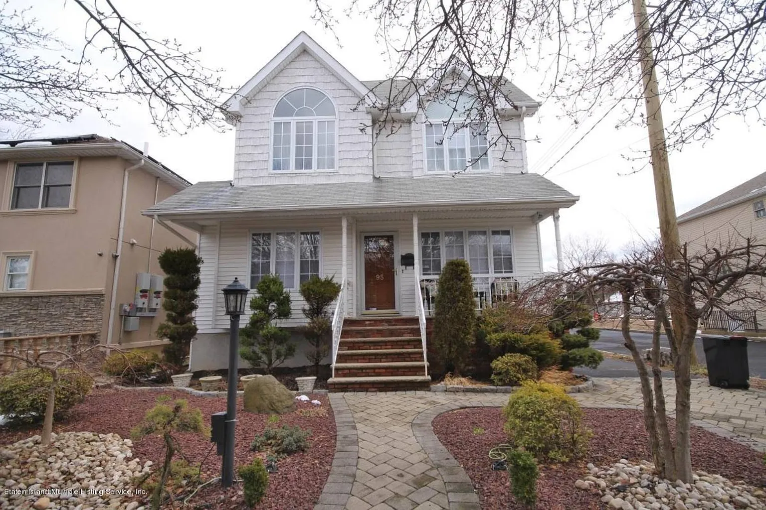 95 Bedell Ave photo 1