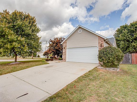 3rd image of 1196 Tazewell Dr