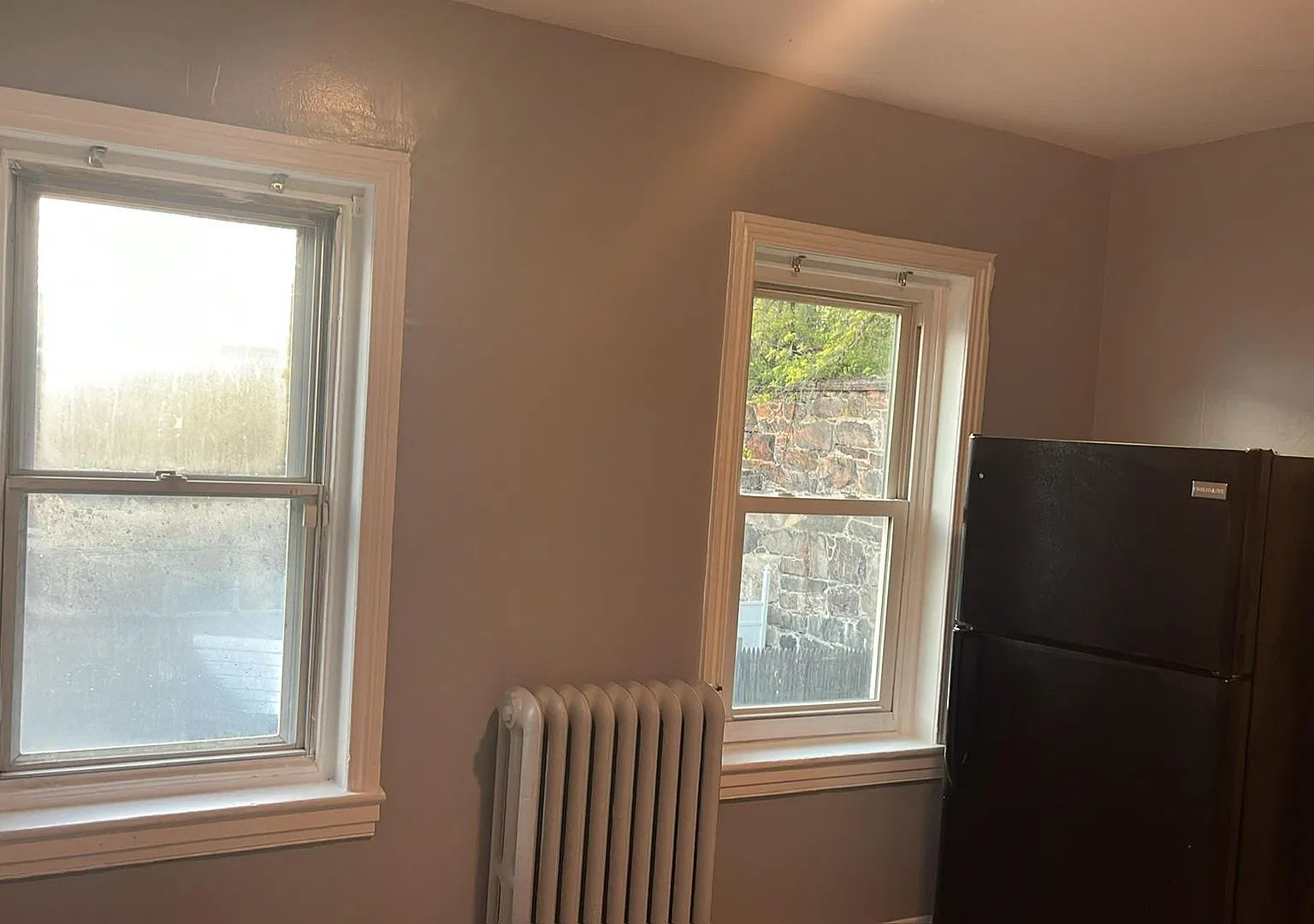 Spacious 1-Bedroom Unit with All-Inclusive Appliances! — Photo 2