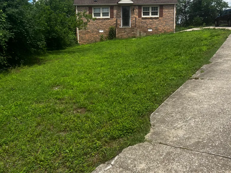 3242 W Hamilton Ave — Photo 1