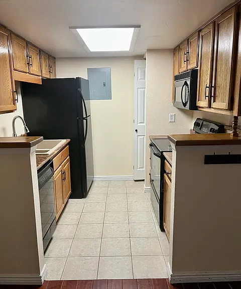 922 S Walden St #102 — Photo 3
