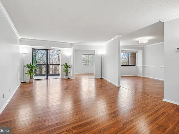 5903 Mount Eagle Dr APT 314, Alexandria, VA 22303