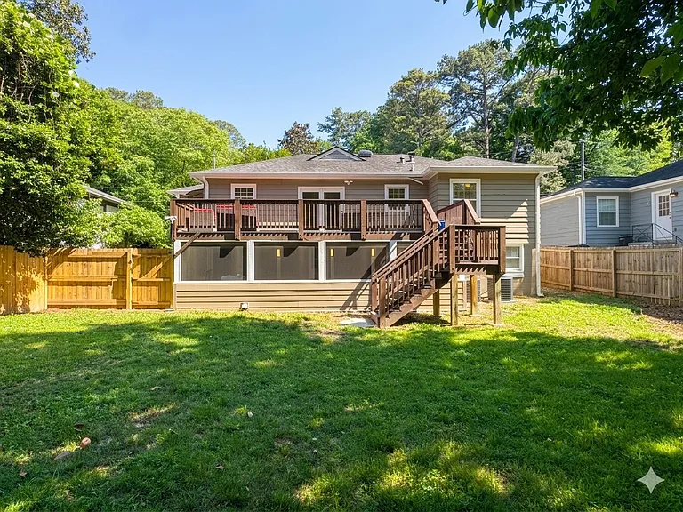1008 Lindridge Dr NE — Photo 2