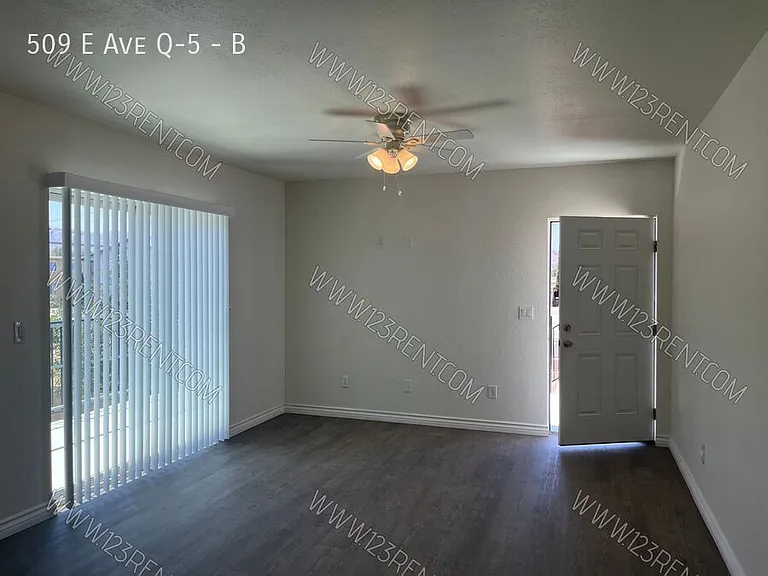 509 E Avenue Q #5-B — Photo 7