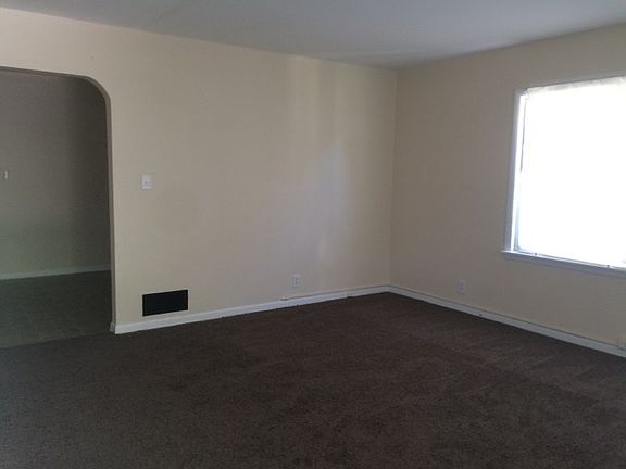 4th image of 909 N Dearborn St