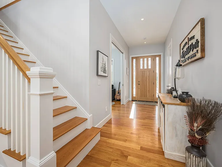 50 Squires Blvd — Photo 4