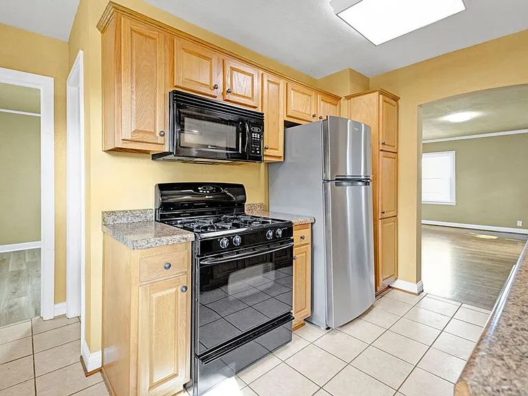 2815 Francis St — Photo 11