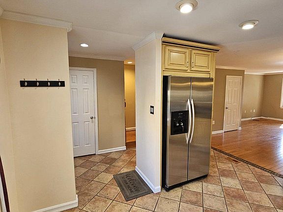 3rd image of 10218 Arizona Cir #16