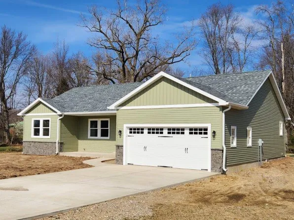 11102 N Dogleg Dr E, Syracuse, IN 46567