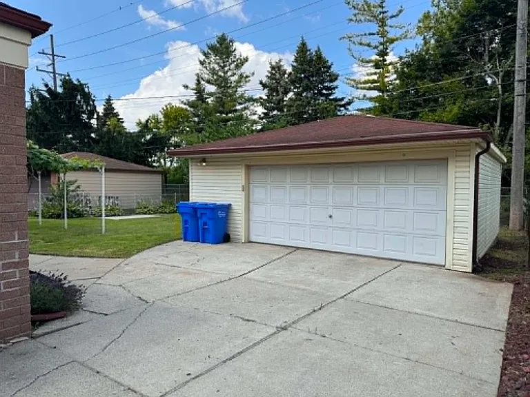 32345 Hawthorne Dr — Photo 46