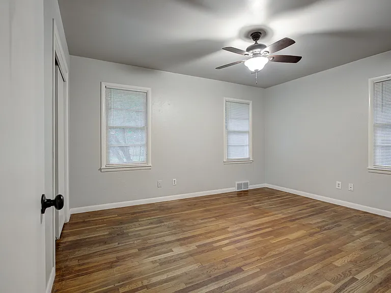 1641 Marian Dr — Photo 8