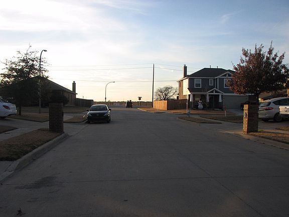4th image of 524 Mystic River Trl