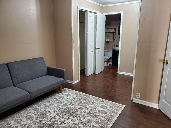 4th image of 739 Deerwood Dr