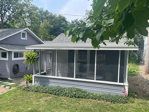 2nd image of 561 Jasmine Ave