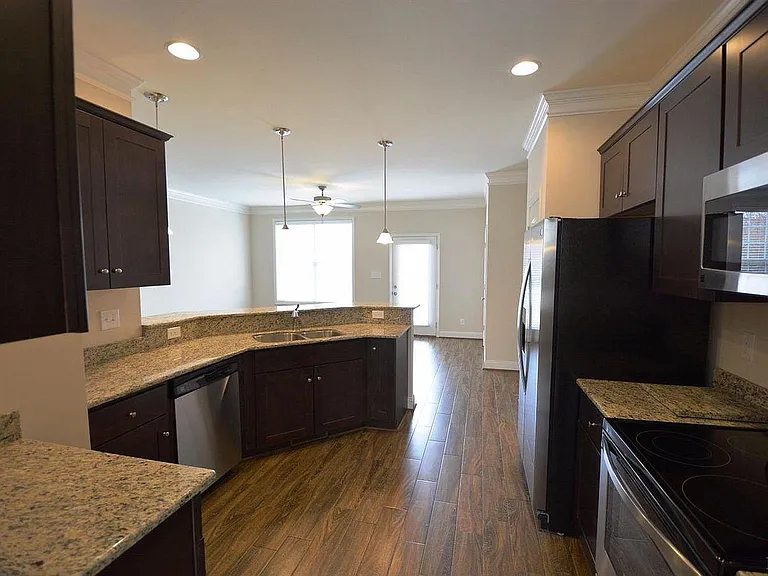 174 Rowse Dr — Photo 4