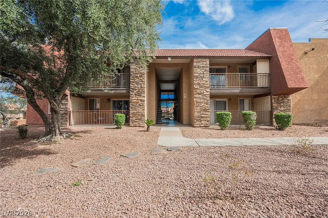 1 bed, 1.0 bath, 700 sqft, $1,050 — Photo 1
