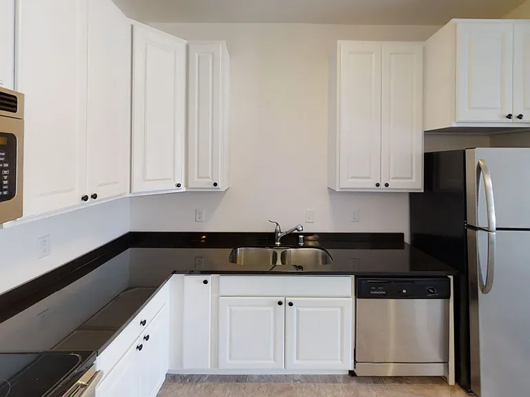 Delafield Woods Apartments — Photo 55