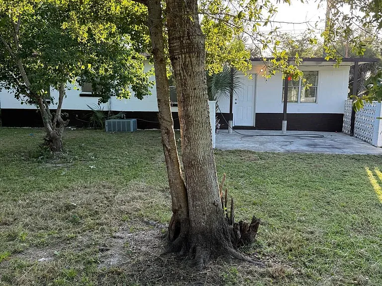 706 Bay Ave — Photo 3