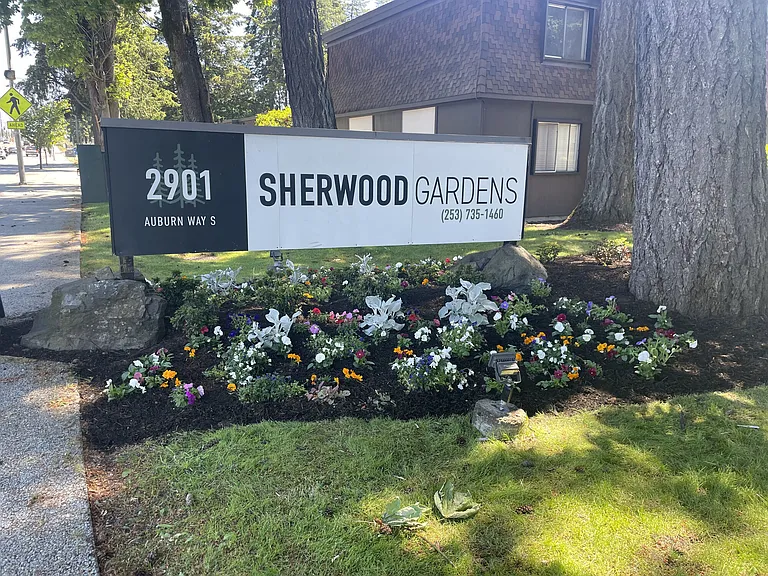 Sherwood Gardens — Photo 29