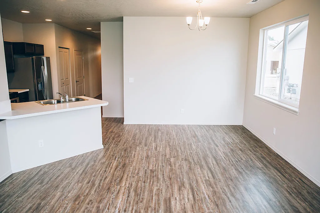 SZ - 303 South Marigold Lane - 1 — Photo 2
