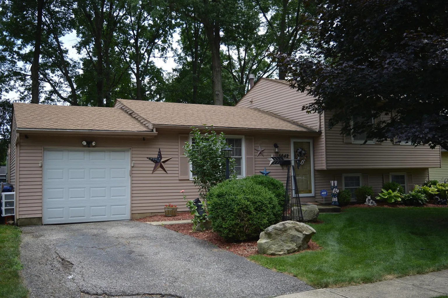 5642 Montevideo Dr photo 1