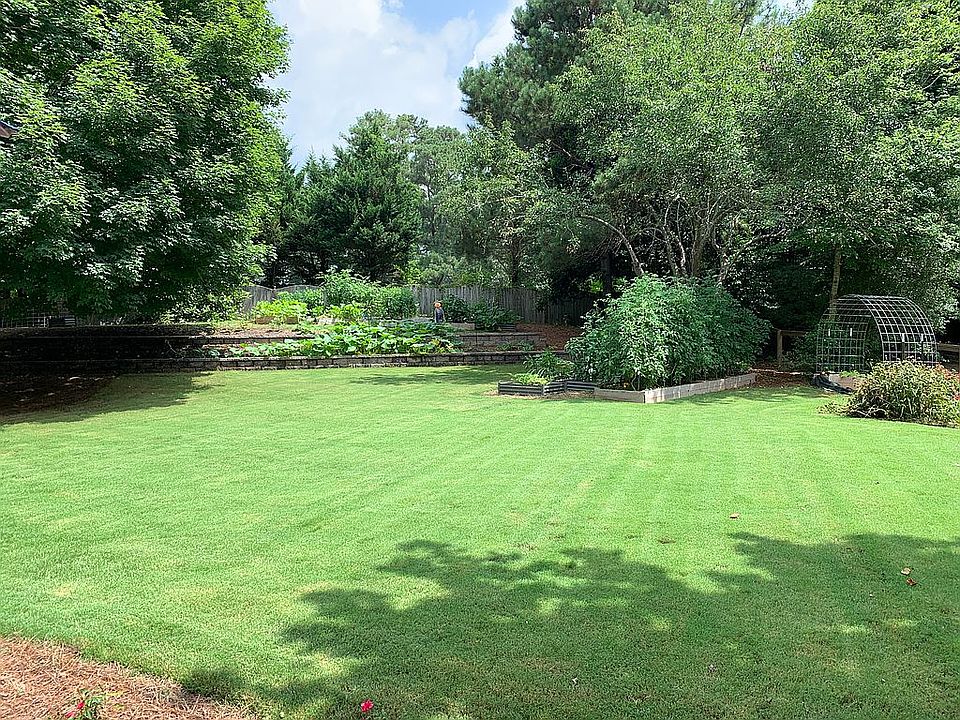 2nd image of 1395 Oakhaven Dr